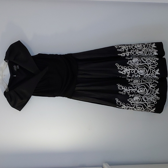 La Nouvelle Renaissance Dress - Picture 2 of 10